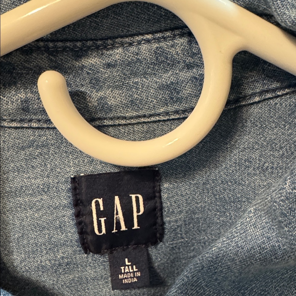 GAP Women’s Crop Light Blue Denim Shirt, size large tall - Picture 5 of 12